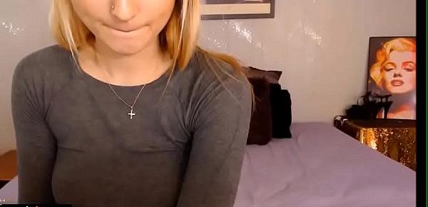  Sexy blonde with big ass teasing on cam